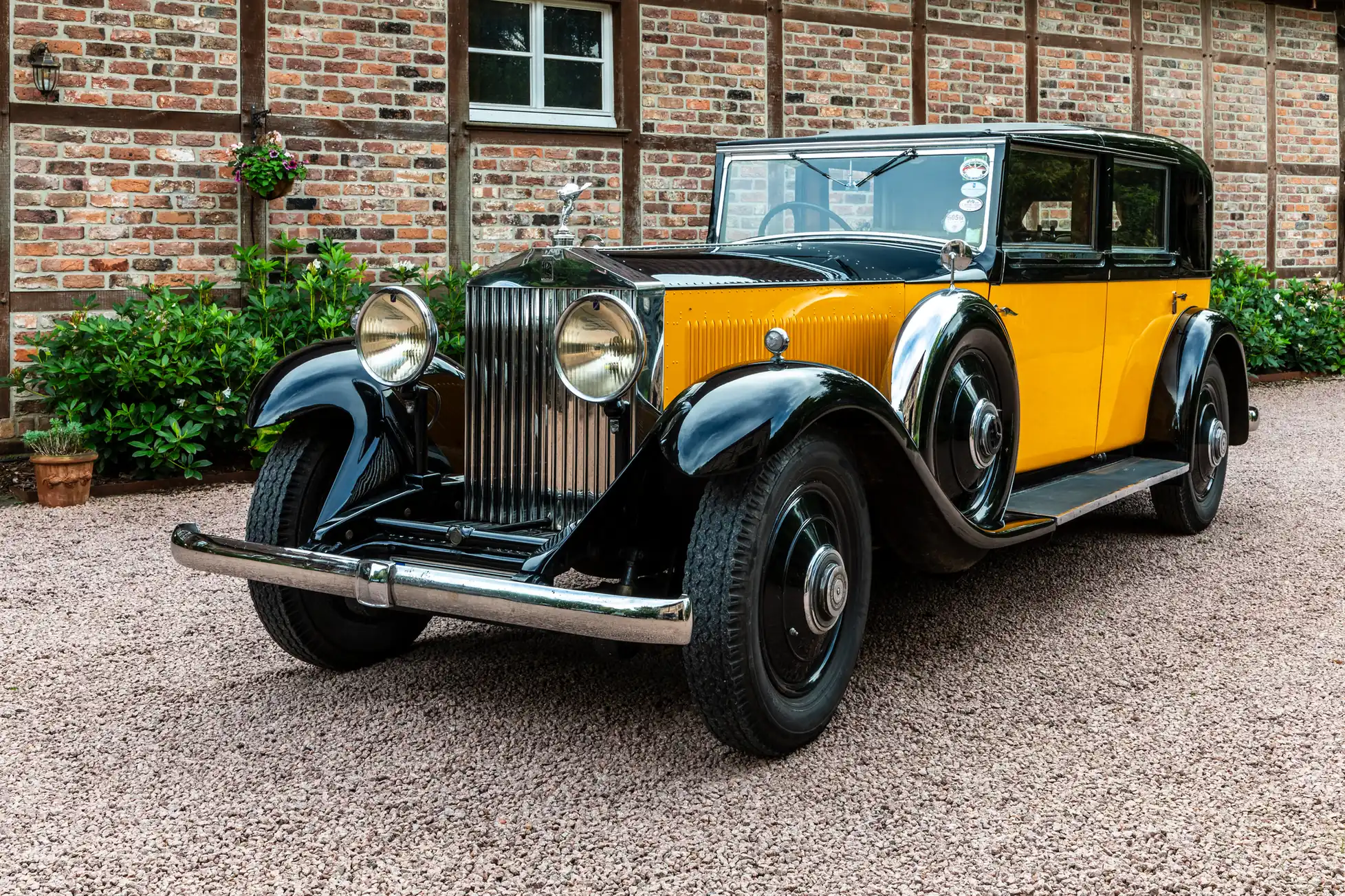Luxurious Rolls-Royce Phantom, silver exterior, showcasing opulence and automotive excellence.