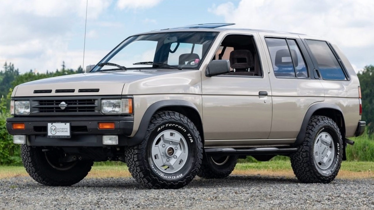 Nissan Pathfinder 90s