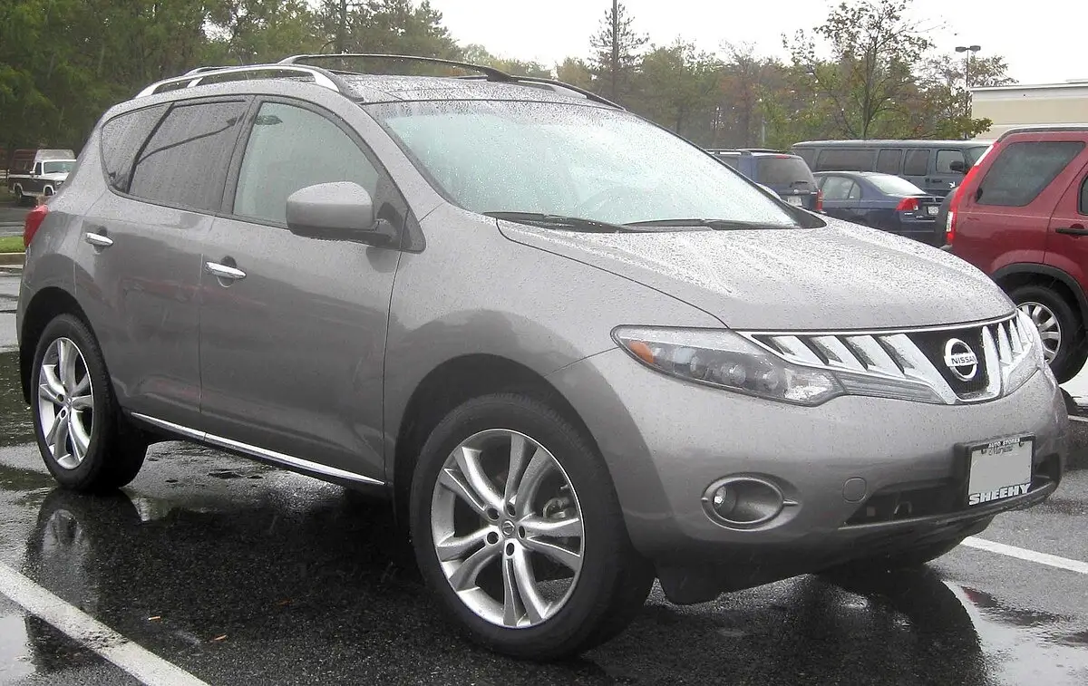 Side view of a sleek Nissan Murano parked outdoors, showcasing its modern design and stylish curves.