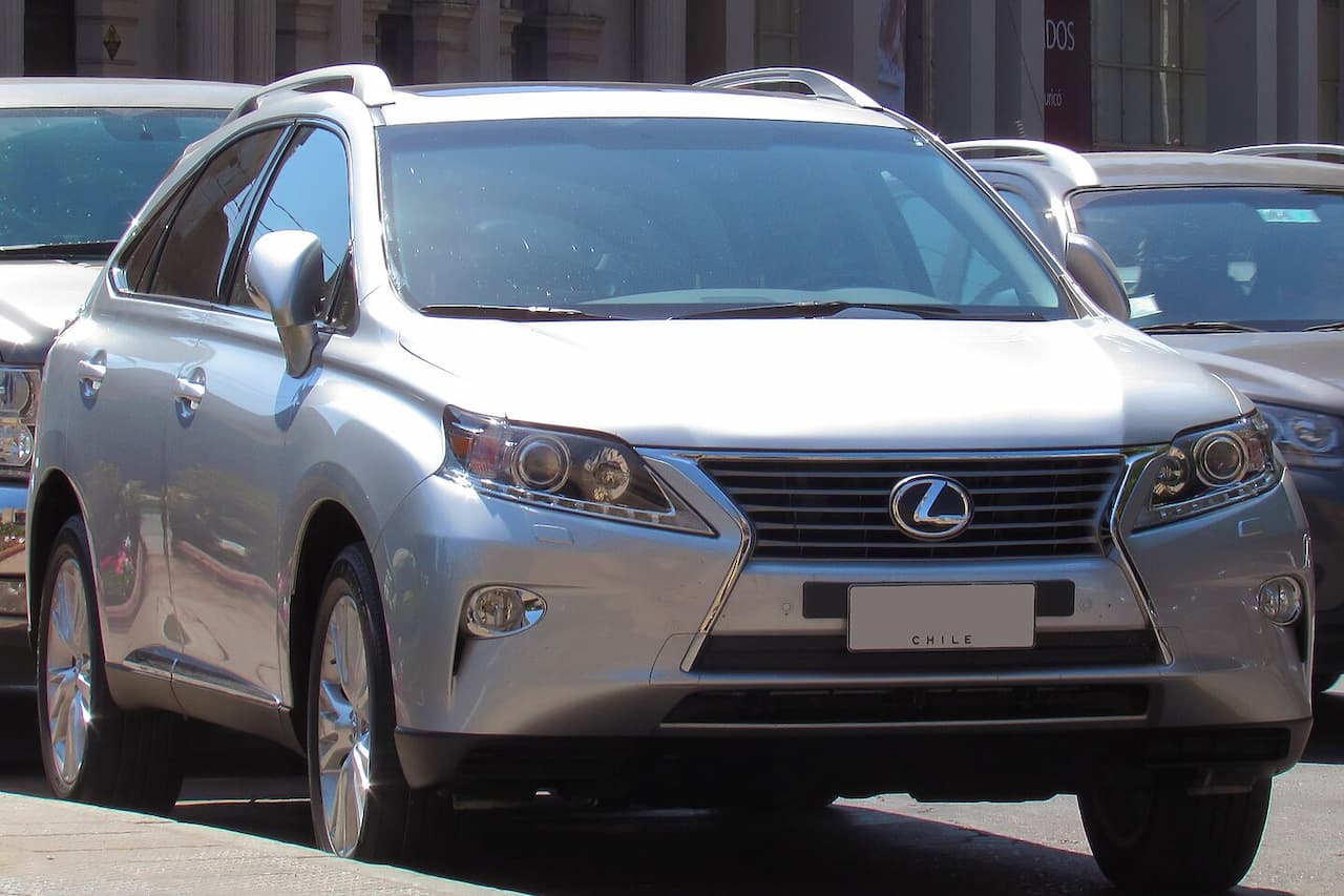 Silver 2014 Lexus RX 350 SUV with distinctive spindle grille and Chilean license plate parked on city street
