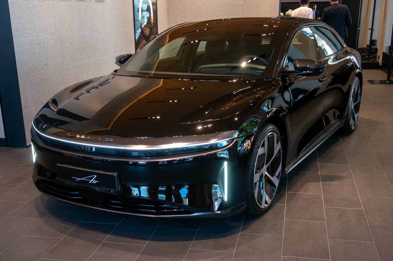 Black Lucid Air Dream Edition electric luxury sedan displayed on showroom floor with LED light bar and modern alloy wheels