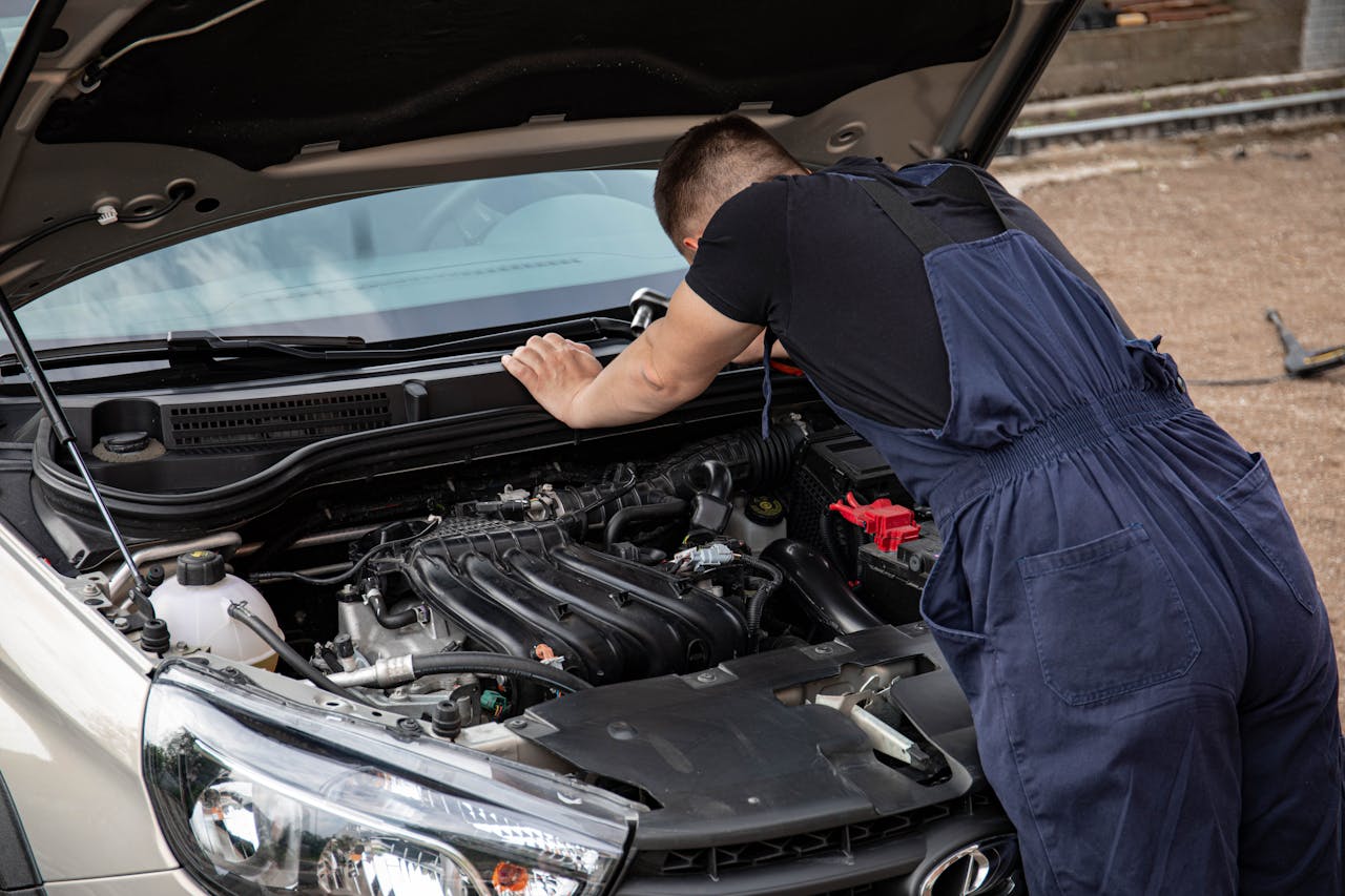 10 Risky Car Maintenance Habits