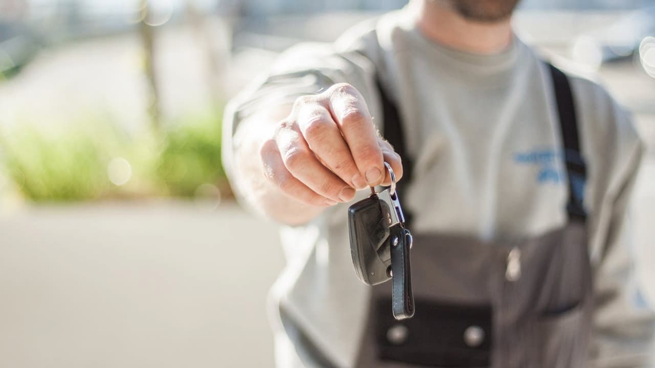 25 Tips On How To Legally Rent A Car Under Age 25