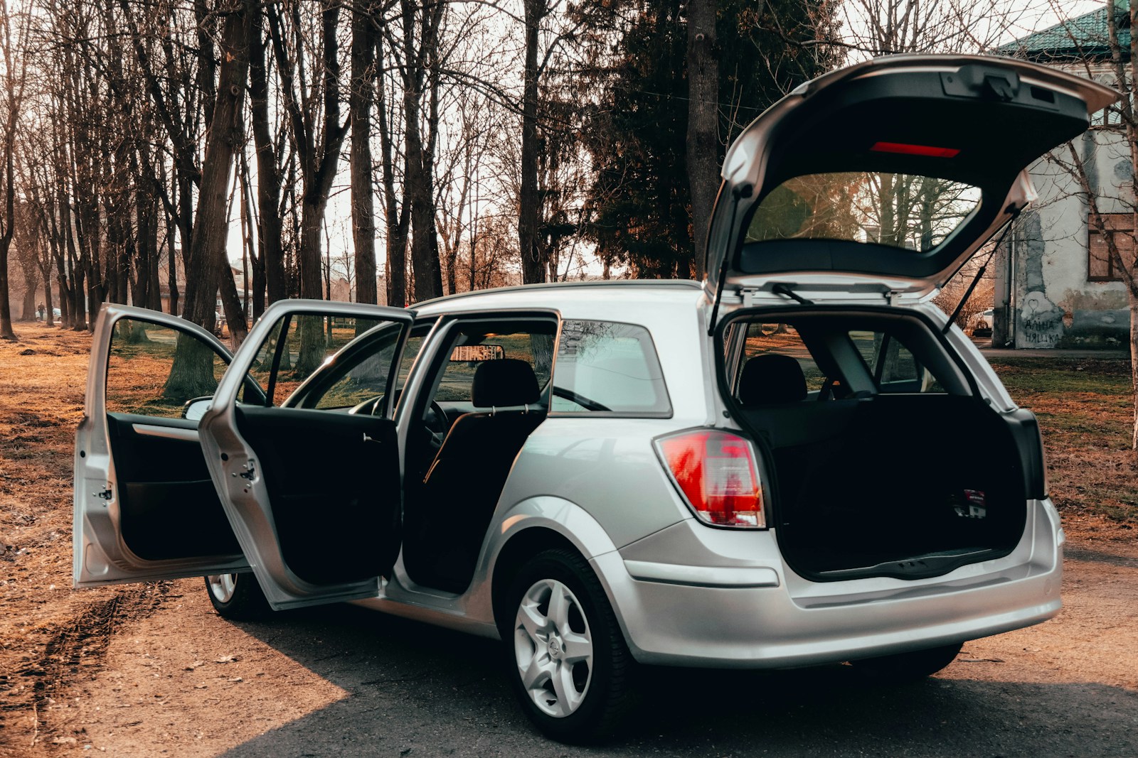 10 Things Every Driver Should Keep in Their Trunk