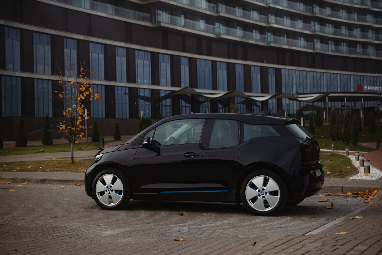 6 Electric Cars That Are Great on Paper—but Awful in Reality