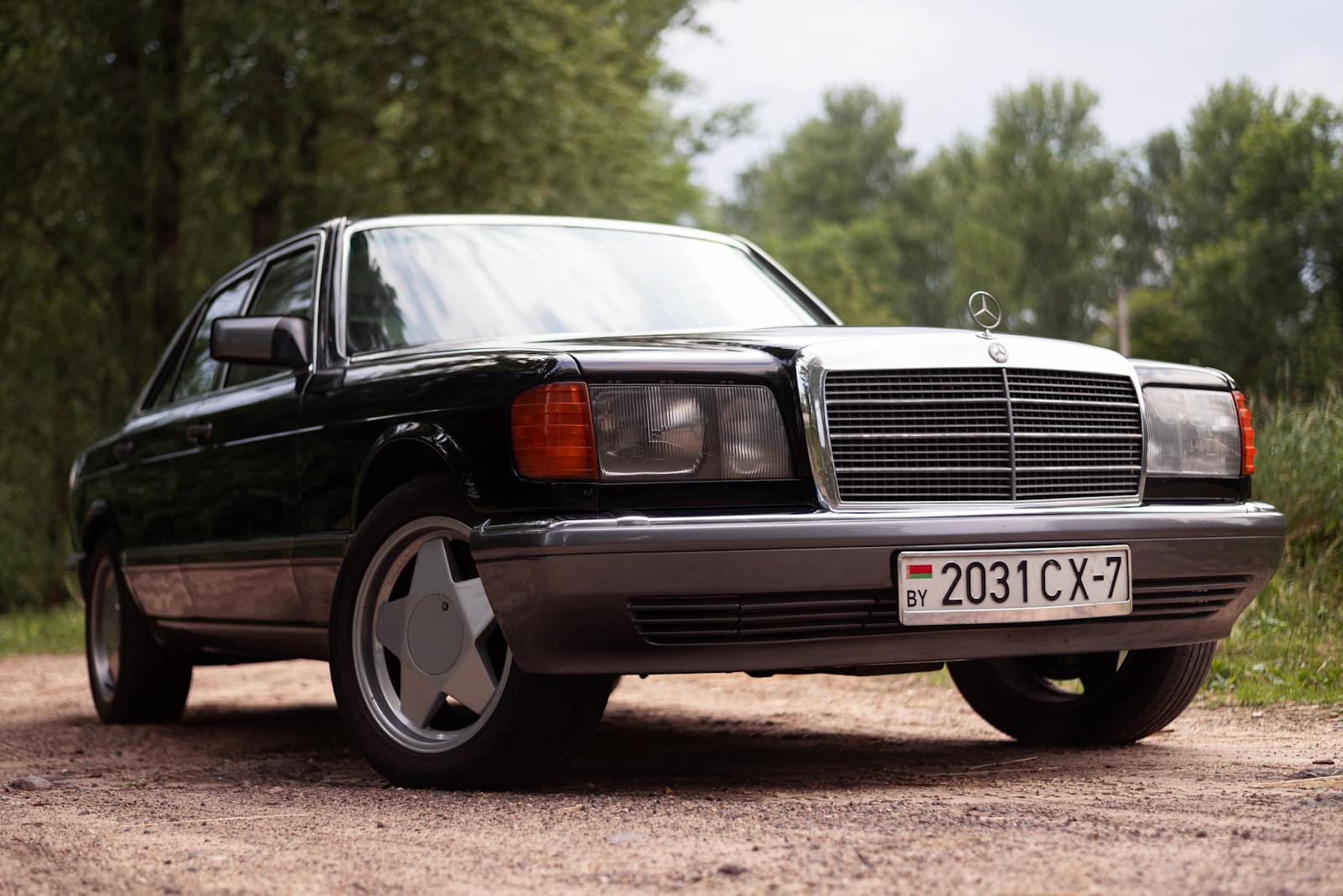 6 Old-School Luxury Cars That Last Forever If You Avoid the Electronics