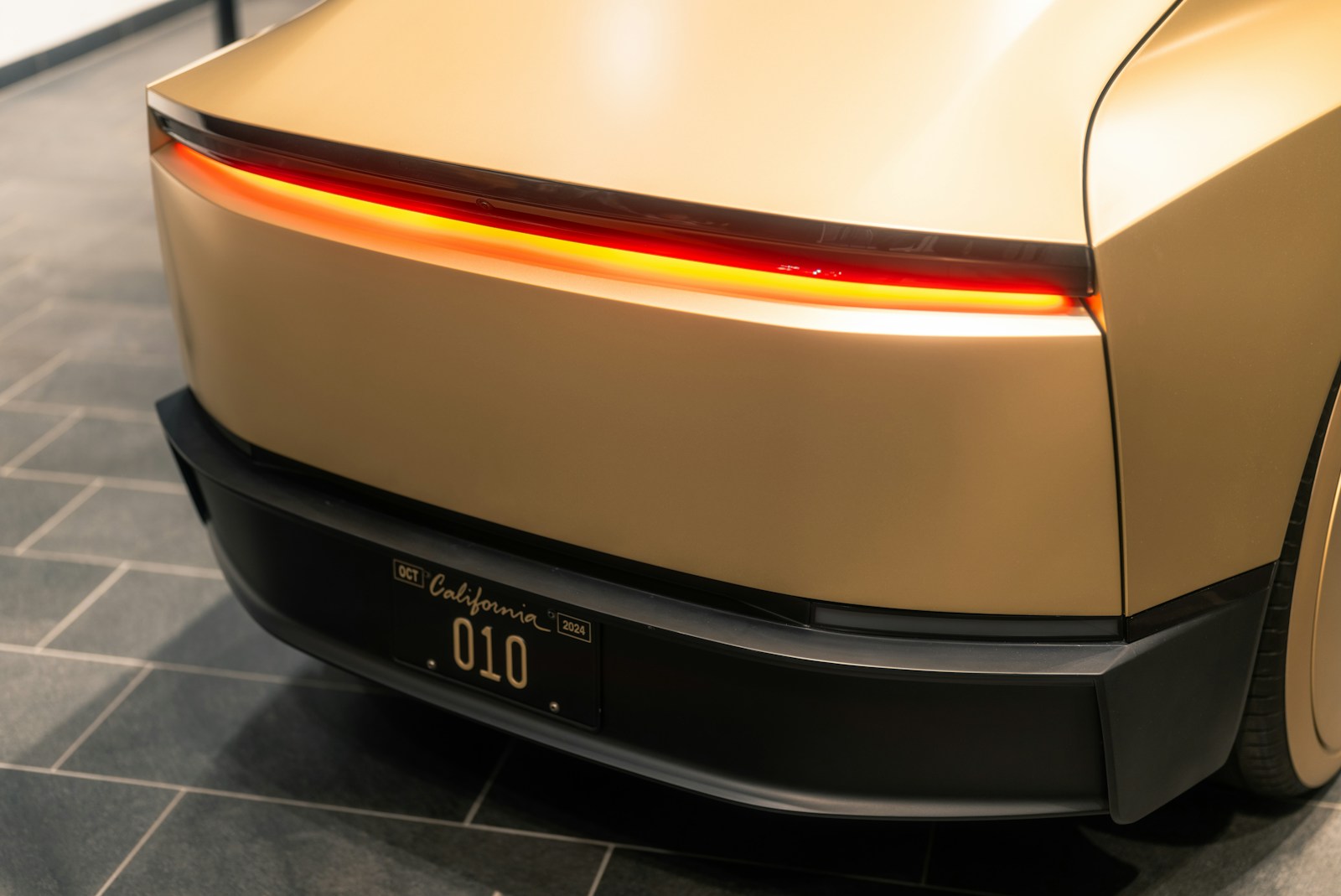 Tesla’s Robotaxi Promises Fall Short as 2025 Ends