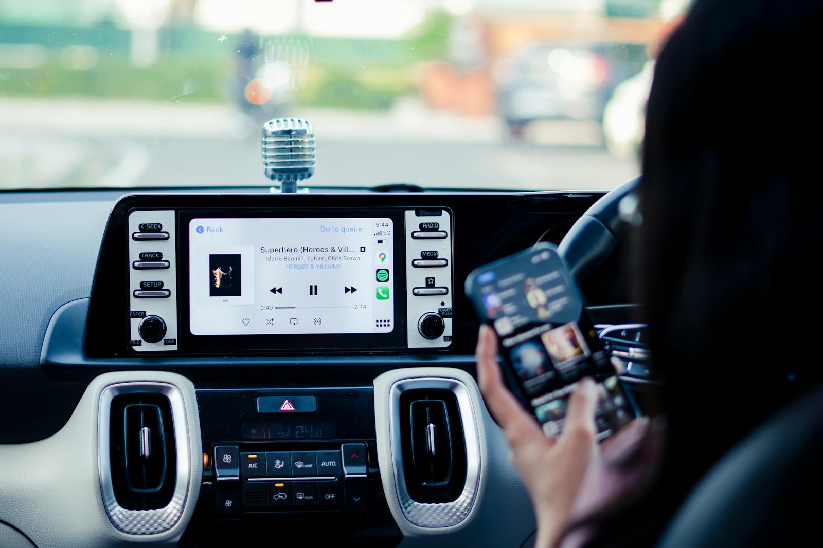 Lyft Driver Says A Passenger Claimed She Left Her Purse In The Car, But The Truth Came Out When Police Reviewed The App Timeline