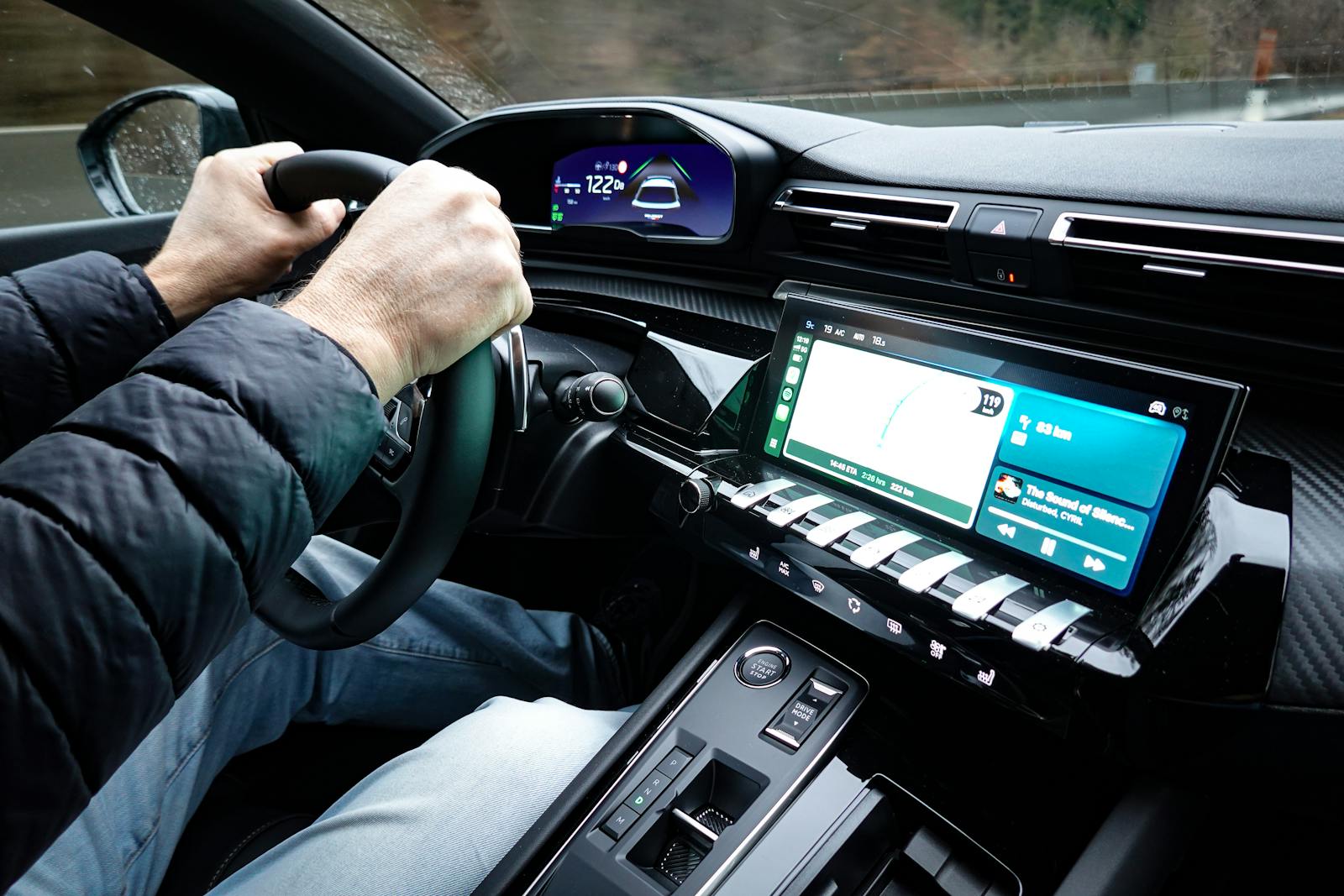 Car Owners Say This Common Dashboard Screen Issue Is Happening More Than Ever