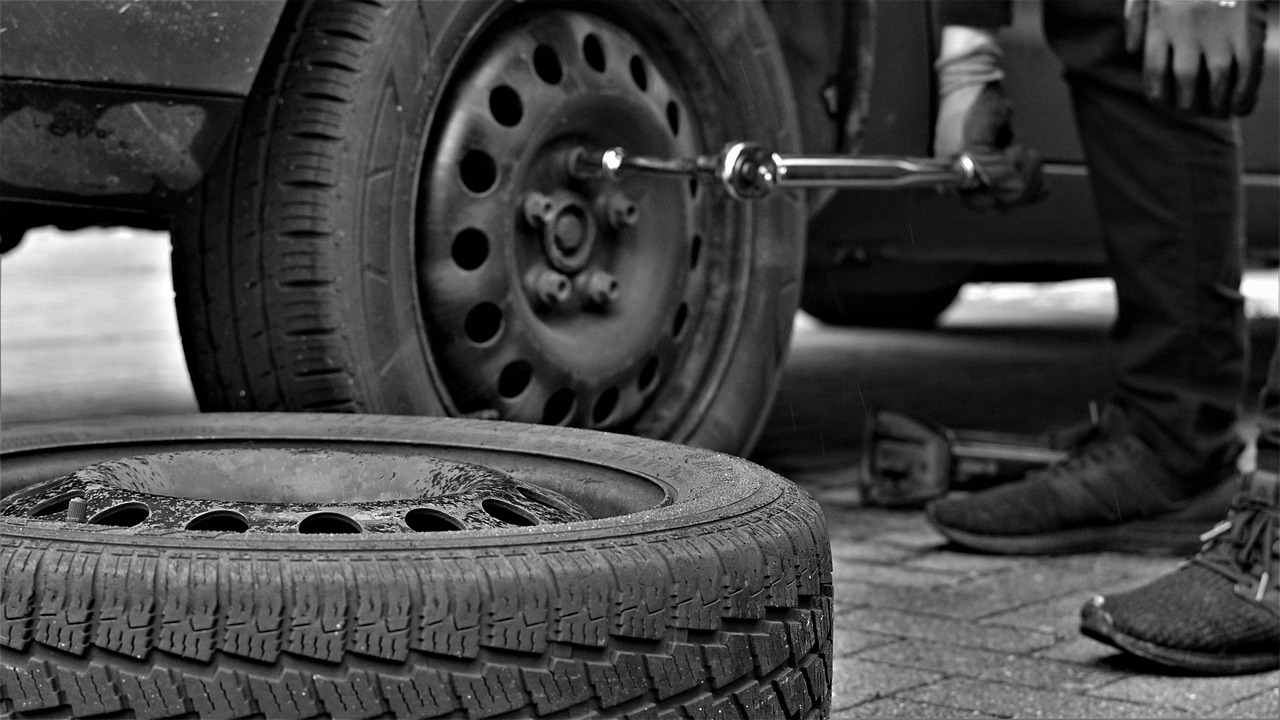 winter tires, tire service, tire, automobile, tyres, car tire, rubber, nature, security, tire profile, vehicles, snow, tire disposal, second hand, season, power, screws, nuts, man, rims, assembly, assemble, black-and-white, hands, tool