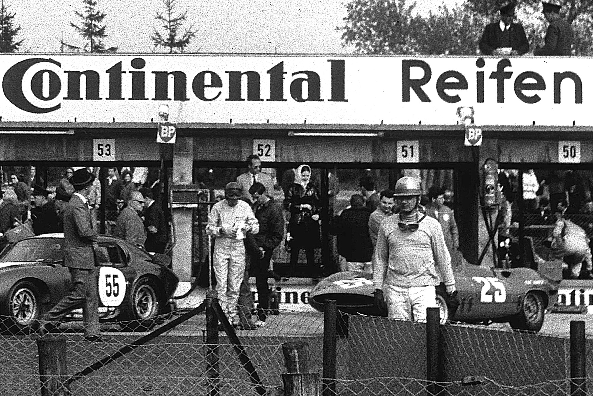 Hans Herrmann, Porsche’s First Le Mans Winner, Dies at 97