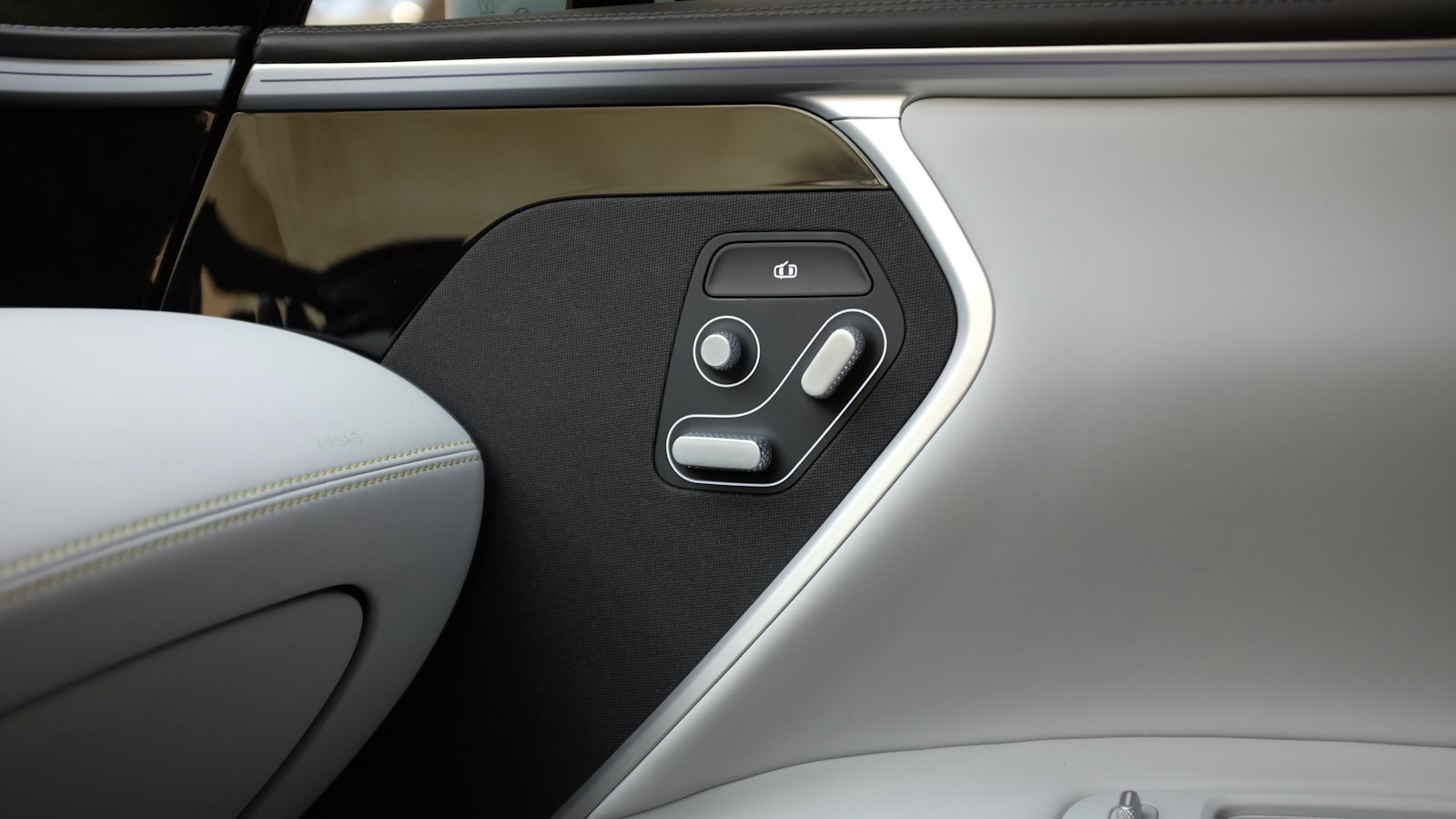 House Lawmakers Consider Bill Targeting Tesla-Style Flush Door Handles