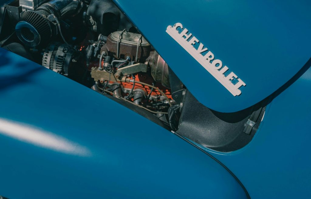 a close up of the engine of a blue sports car