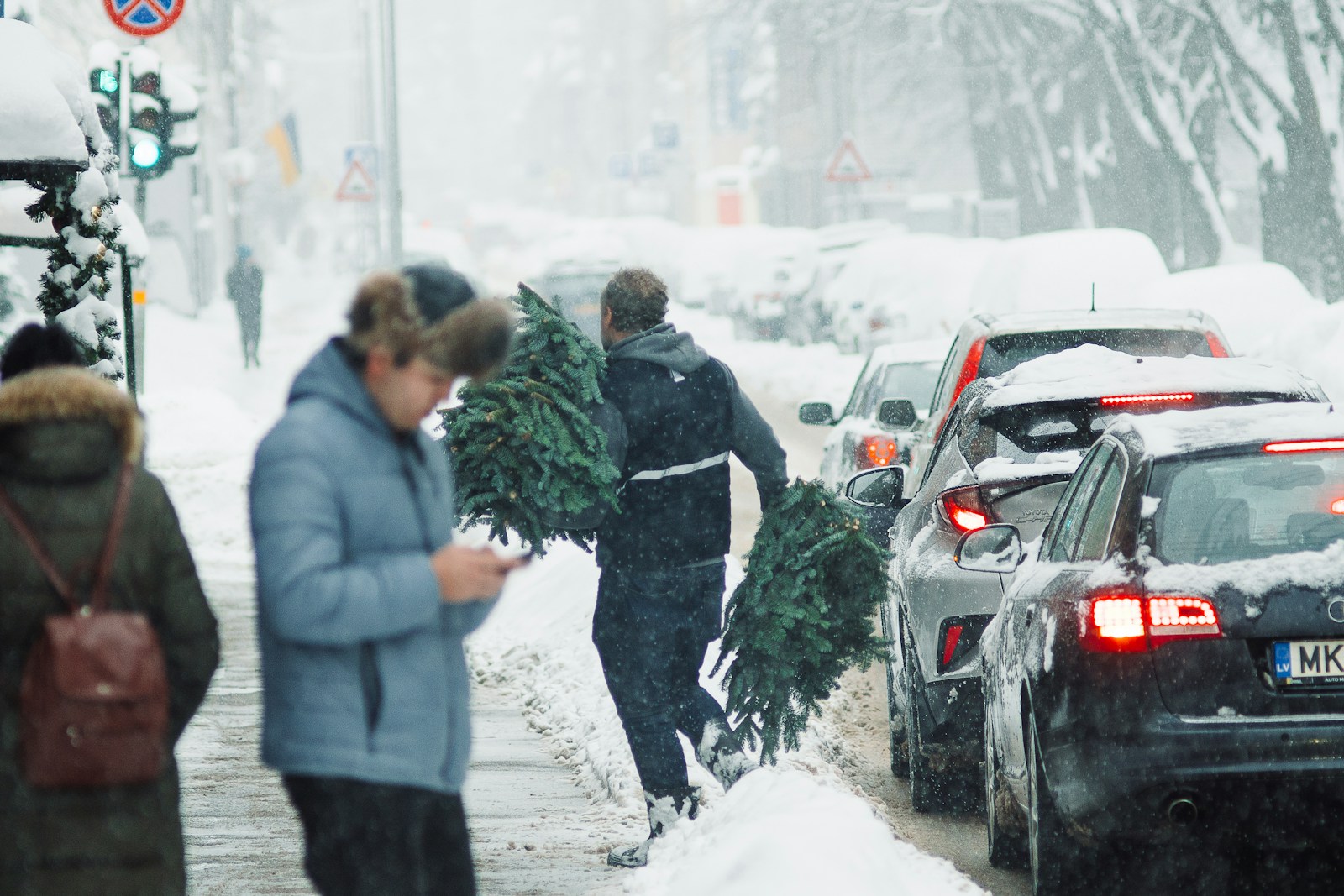 Drivers Are Sharing the Dumbest Things They’ve Seen People Do in the Snow