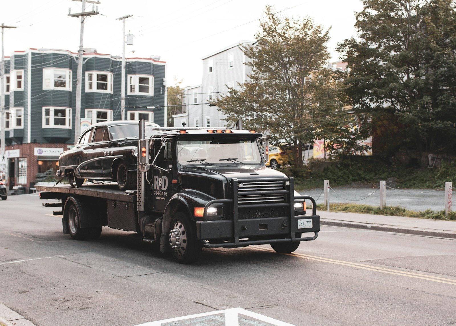 People Are Sharing the Wildest Tow Truck Stories They’ve Ever Seen