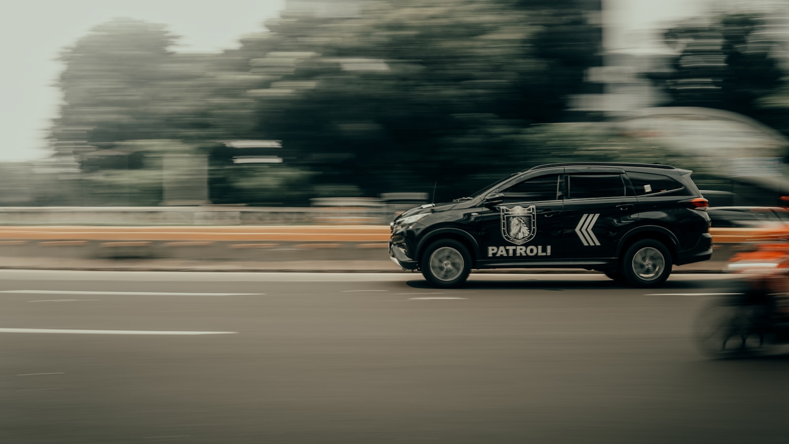 6 Signs an Unmarked Police Car Is About to Interact With You