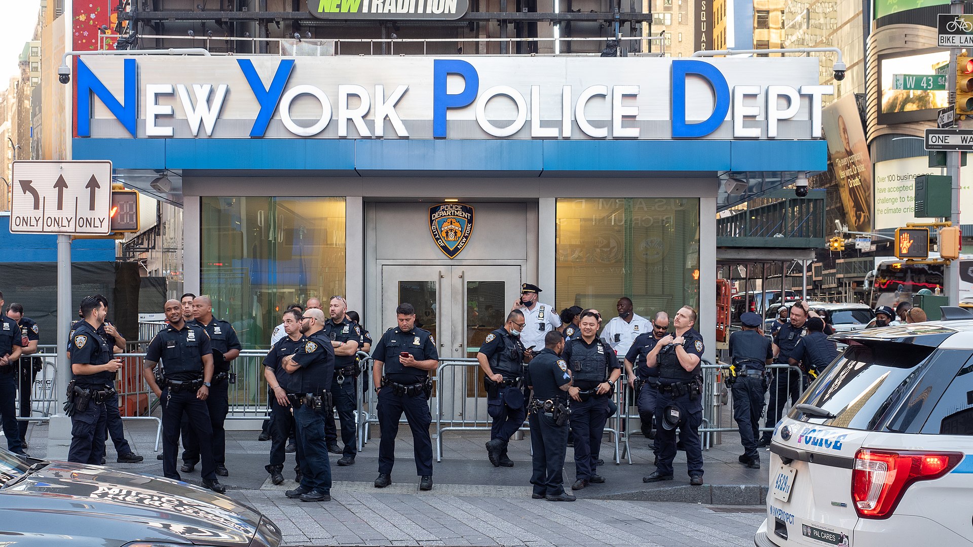 Three Suspects Arrested in New York City After BMW Robbery Targeting A Bmw Driver Turns Deadly Police Say