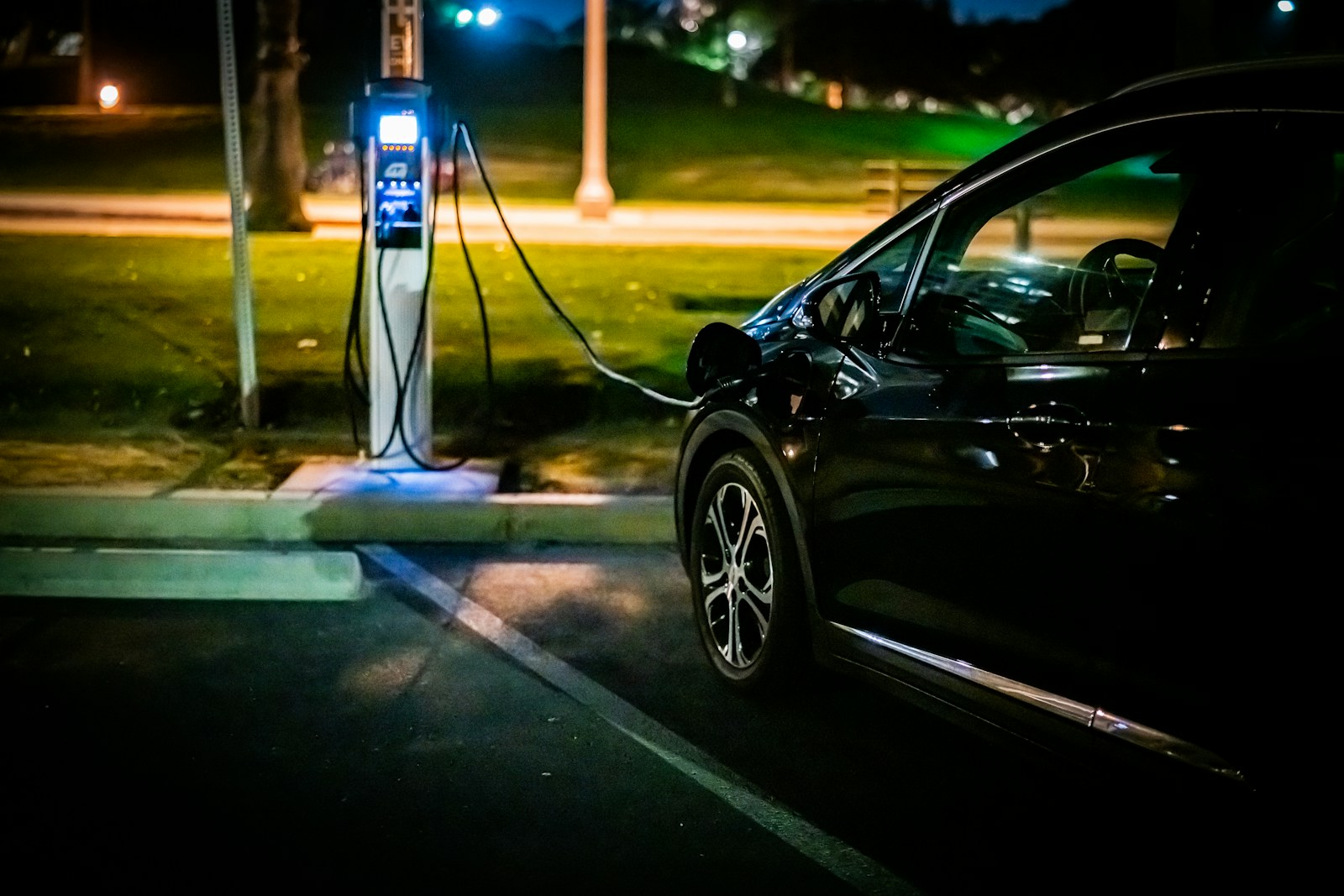 Many Drivers Still Believe Electric Won’t Fully Replace Gas Cars Anytime Soon