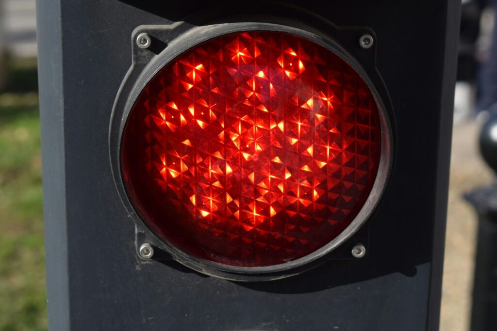 A traffic light with a red light on it