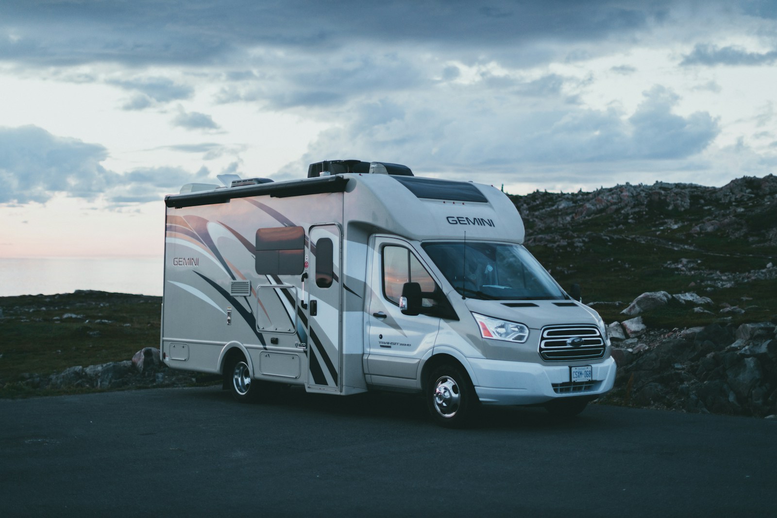 Buyer Says He Went to Purchase an RV, Then Realized the Salesman Had Kept His License and Now He’s Questioning the Whole Dealership