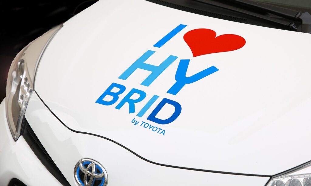 hybrid, hybrid vehicle, hybrid car, automobile, vehicle, toyota, small car, environmentally friendly, environment, environmental awareness, ecology, electricity, responsibility, nature, earth, globe, energy protection, landscape, the atmosphere, climate, natural reserve, environmental protection, hybrid car, hybrid car, hybrid car, hybrid car, hybrid car, toyota, toyota