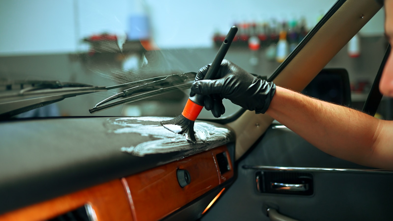 19-Year-Old Detailer Says He’s Earning Over $100 an Hour—and Drivers Are Surprised How He Did It