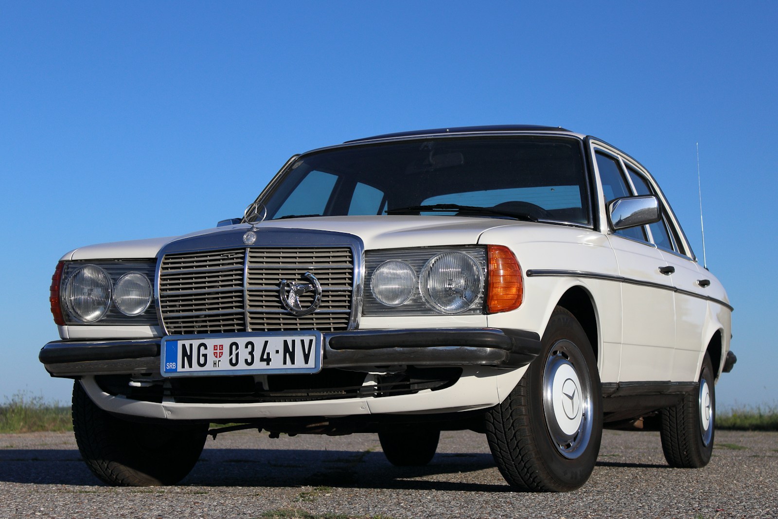 5 Classic Vehicles That Mechanics Say Were Built To Last Forever