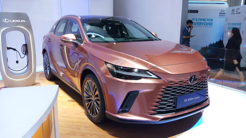 Lexus Quietly Unveils Its New ES EV With Over 300 Miles of Range — and It’s Already Undercutting Competitors