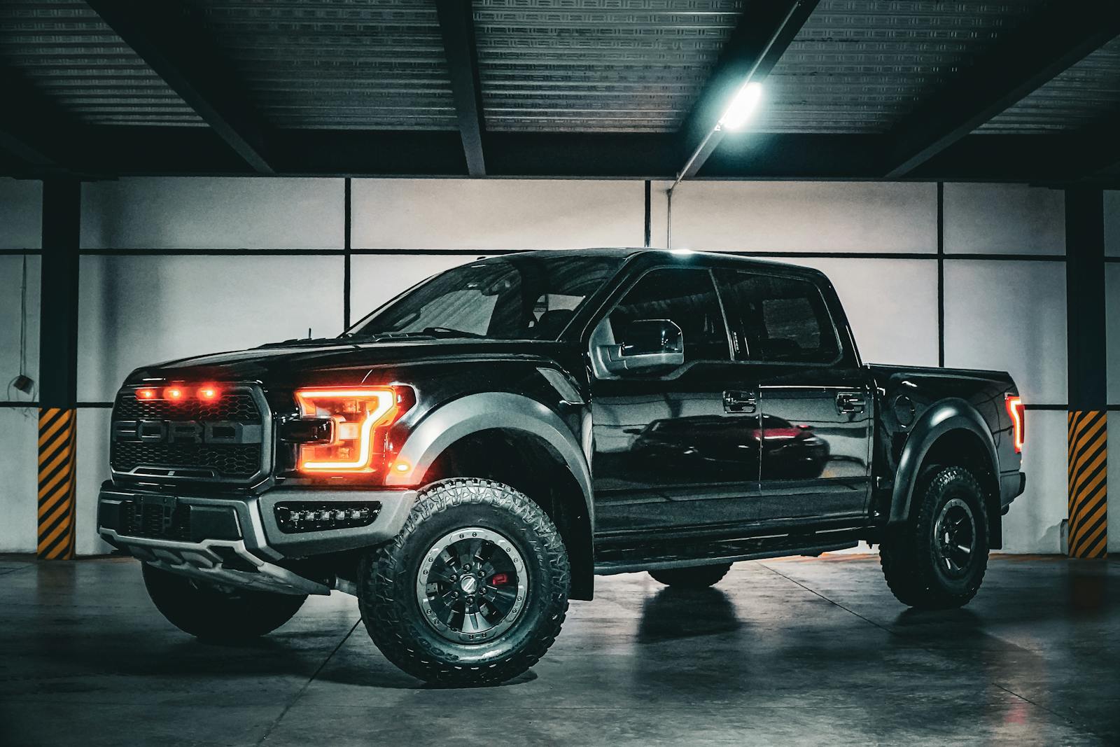 A Man Says His Mechanic Borrowed His Truck For A “Quick Test Drive,” Then Someone Spotted It Parked At A Bar That Night