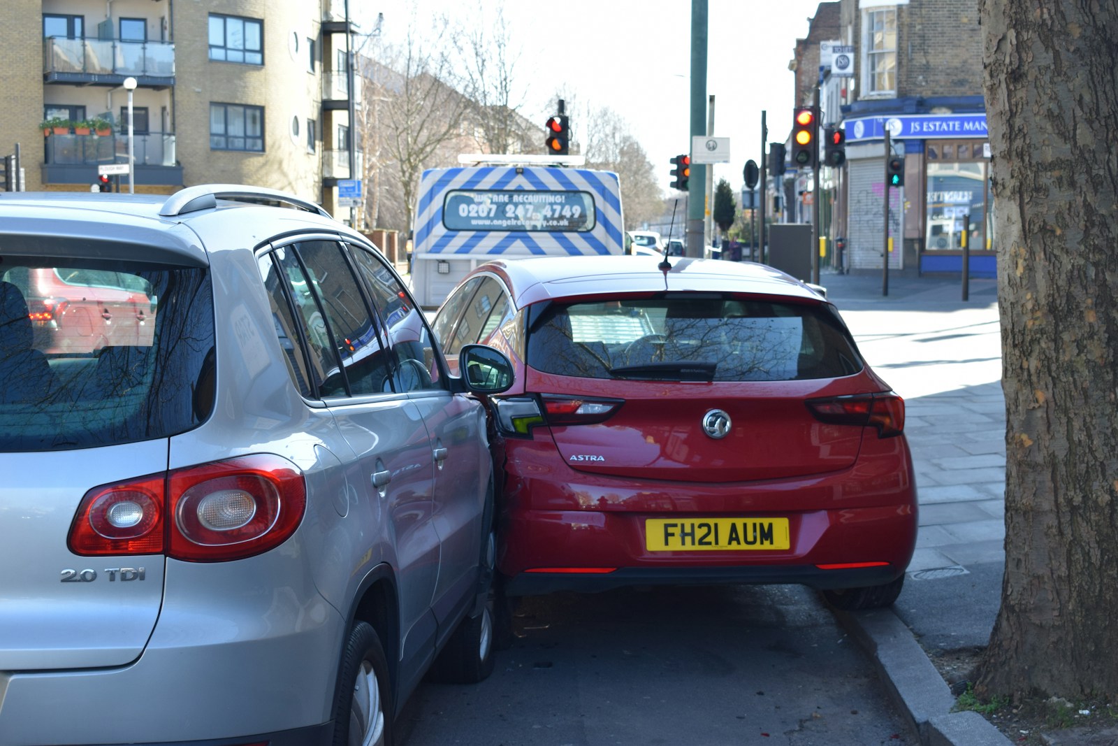 A Driver Says A Minor Crash Turned Into A Nightmare When The Other Driver Started Faking Injuries And Inventing Witnesses