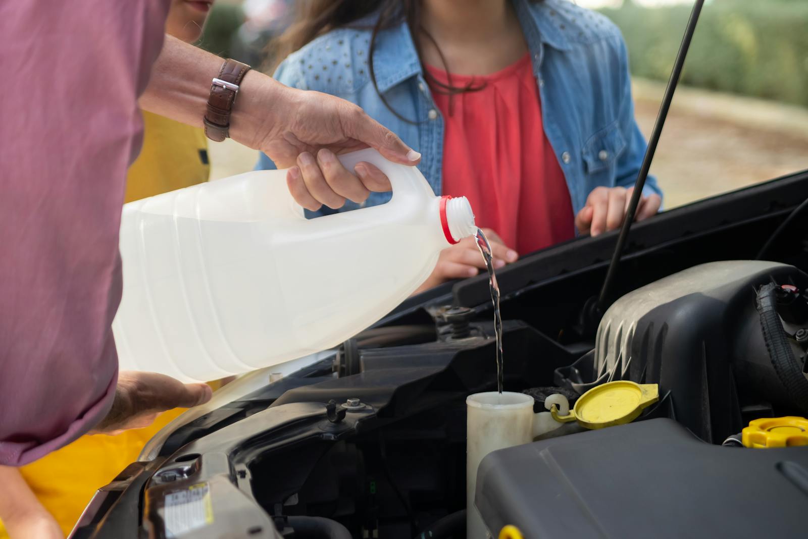 Mechanics Say These 7 Fluids Are the First Clue Something Is Seriously Wrong