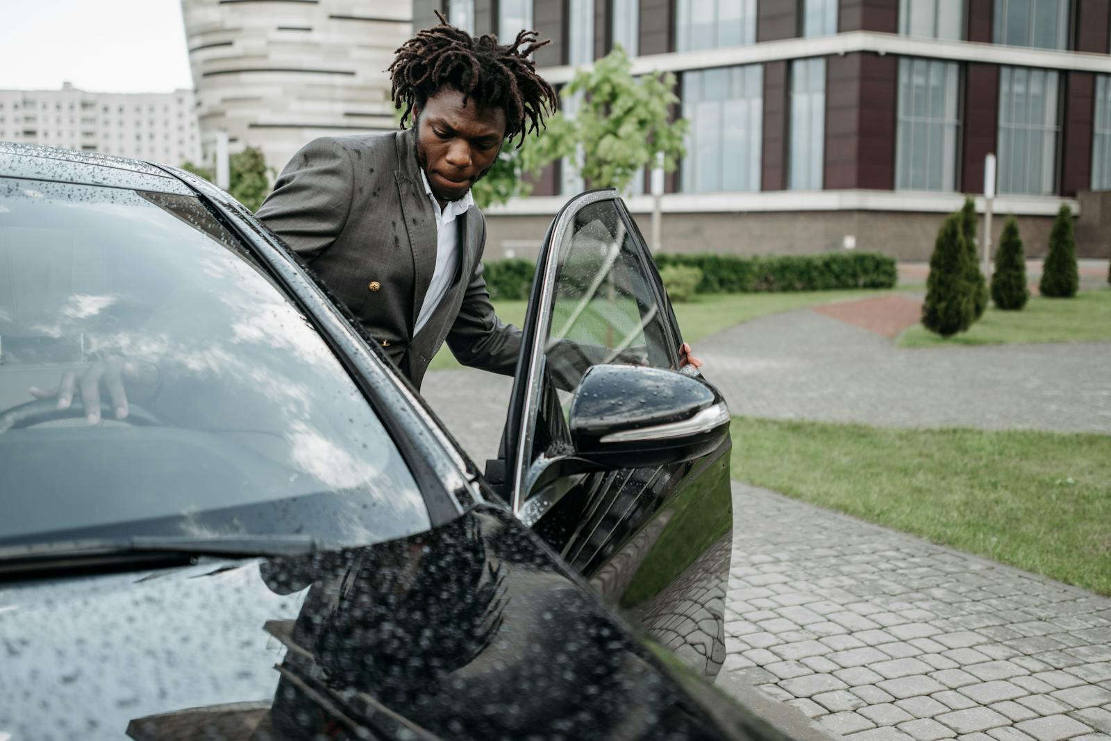 A Woman Says Her Boyfriend “Borrowed” Her Car To Go To Work, Then She Found Out He Drove It To See Another Woman And Crashed It On The Way Home