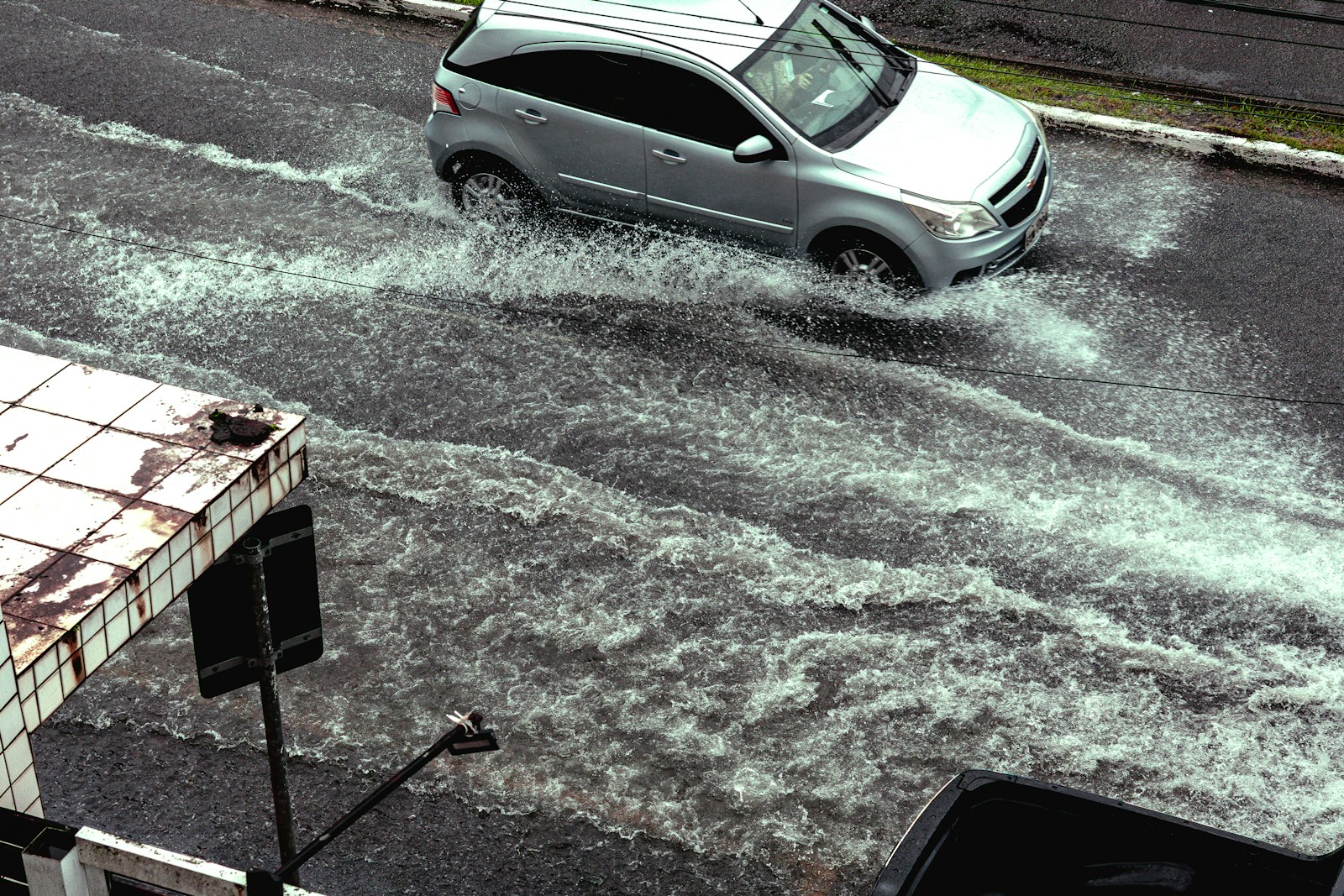 A Woman Says Her New SUV Started Flooding Every Time It Rained, And The Dealer Kept Pretending The Water Sloshing Under The Carpet Was “Normal”