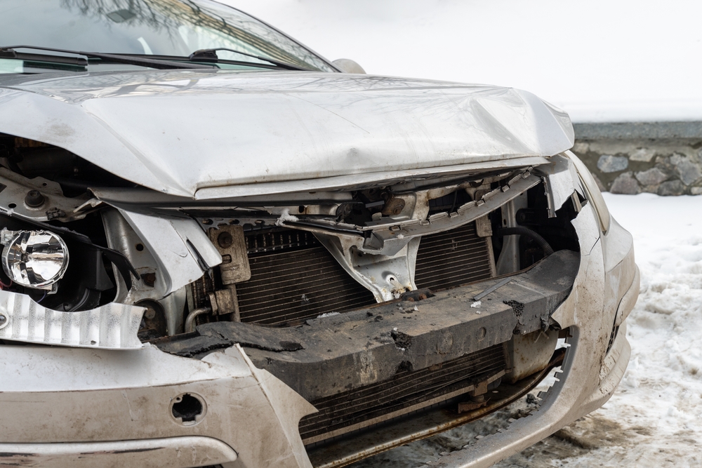 Driver Says A Minor Fender Bender Turned Into A Full Insurance Scam The Second Three “Witnesses” Appeared Out Of Nowhere