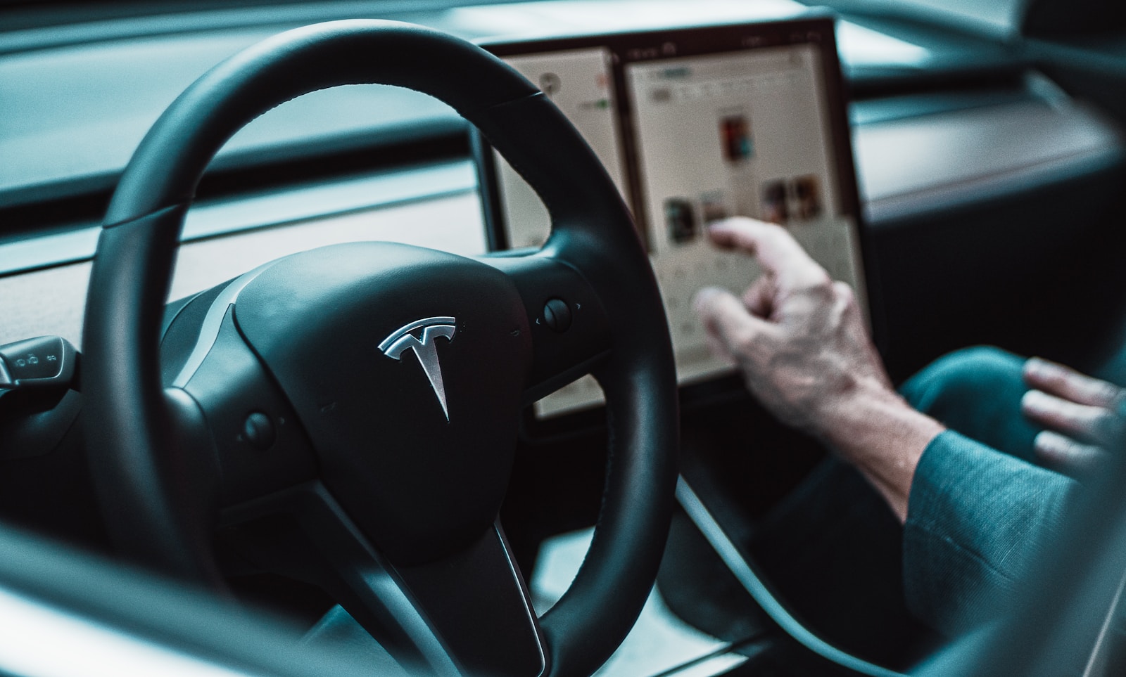 A Driver Says The Dealer Bricked His Nearly New EV During A Software Update And Then Left Him Without A Car For A Month
