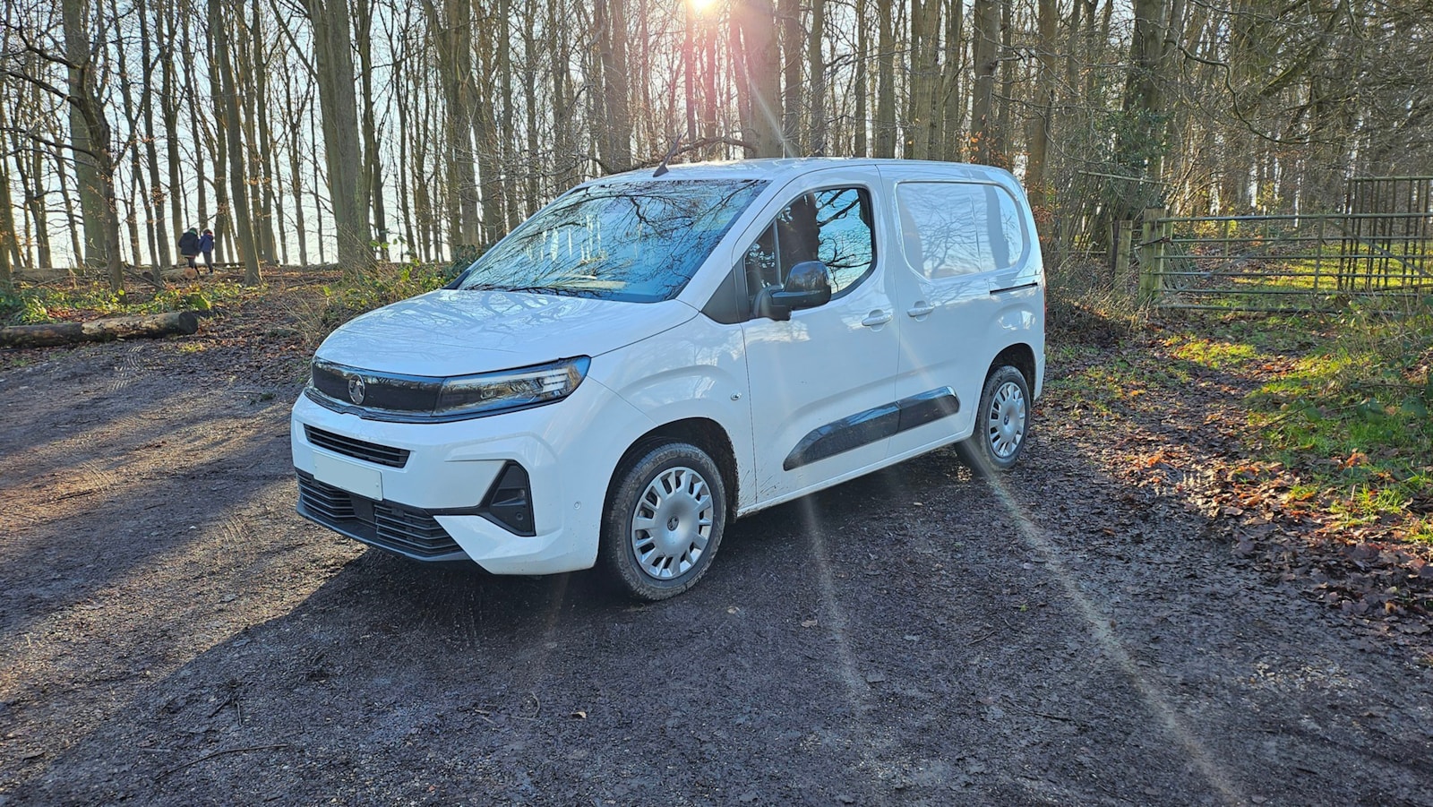 Man Says His Brother Sold Him A “Reliable” Work Van, Then Disappeared The Minute The Transmission Died