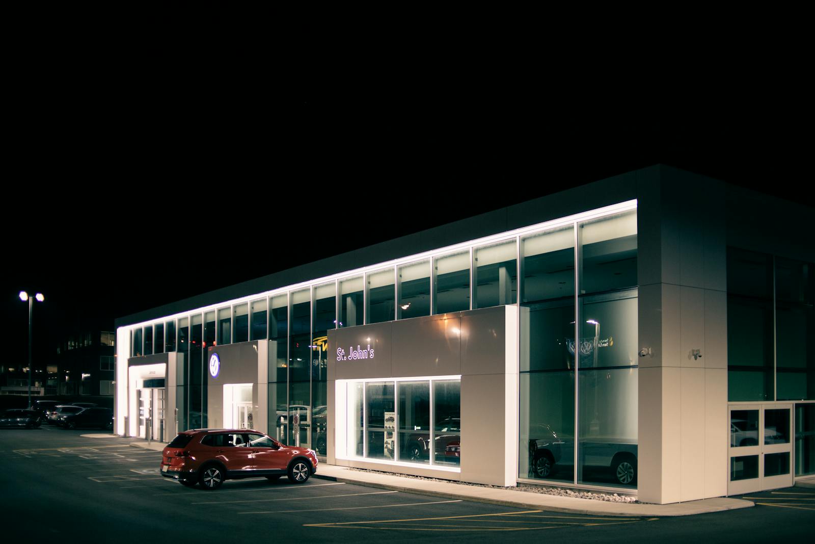Dealership Held a Single Dad’s Trade-In Keys for Six Hours Until He Agreed to a “Mandatory” $3,400 Warranty — He Walked Out Barefoot and Called the State AG From the Parking Lot
