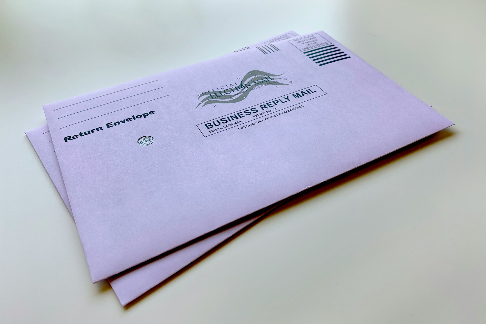 Wife Found 47 Unopened Letters From the DMV Hidden in Her Husband’s Glovebox After He’d Insisted His Truck Was “Totally Legal” for Two Years