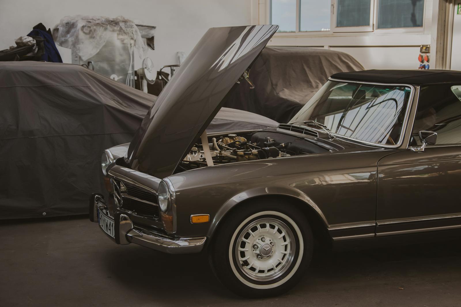 First-Time Builder Doing an Engine Swap Forgot to Drain the Block Before Pulling It — 8 Quarts of Coolant Hit His Garage Floor and Ran Under the New Cabinets He’d Just Installed