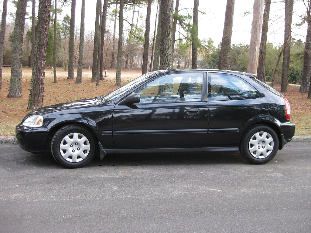 Buyer Drove Six Hours With Her Father to Pick Up a Listed Civic and the Seller’s Wife Met Them in the Driveway Whispering “Please Take Cash, He Doesn’t Know I’m Selling It”