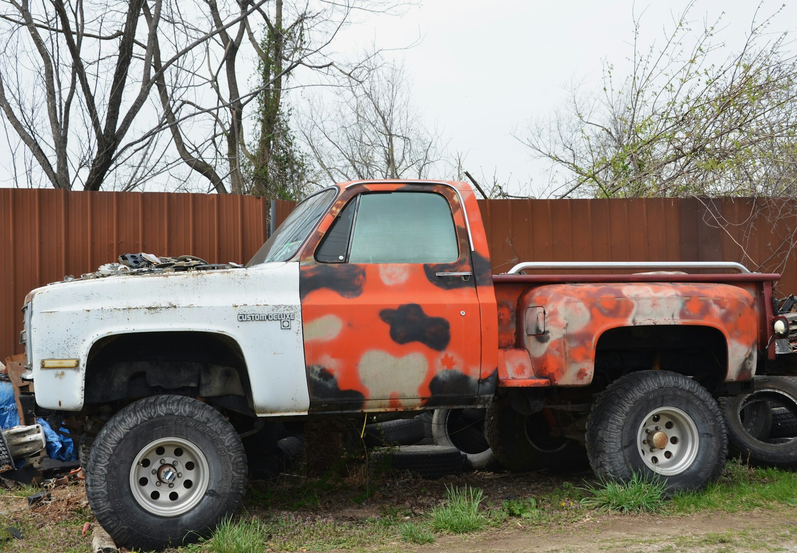 Backyard Mechanic Pulled the Cab Off His “Solid” Project Truck and Watched the Floor Crumble — The Rust Was Hidden Under Spray-On Liner
