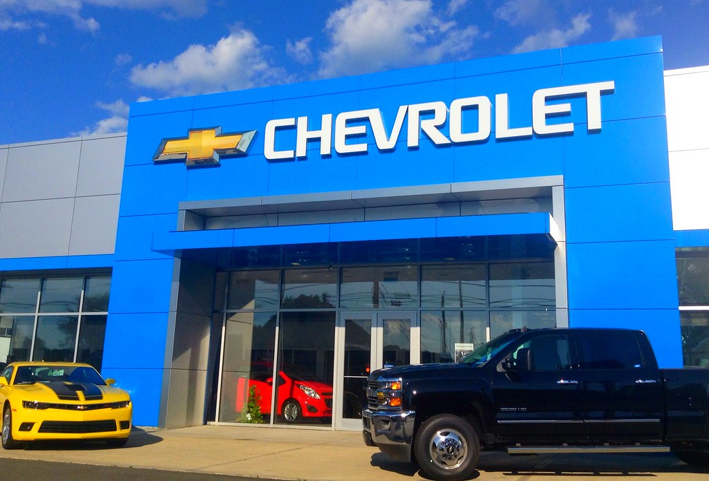 Couple Who Signed a $72,000 Contract on a New Suburban Got Called Back to “Re-Sign” When the Bank Caught a Math Error — The New Total Came Out $4,300 Higher