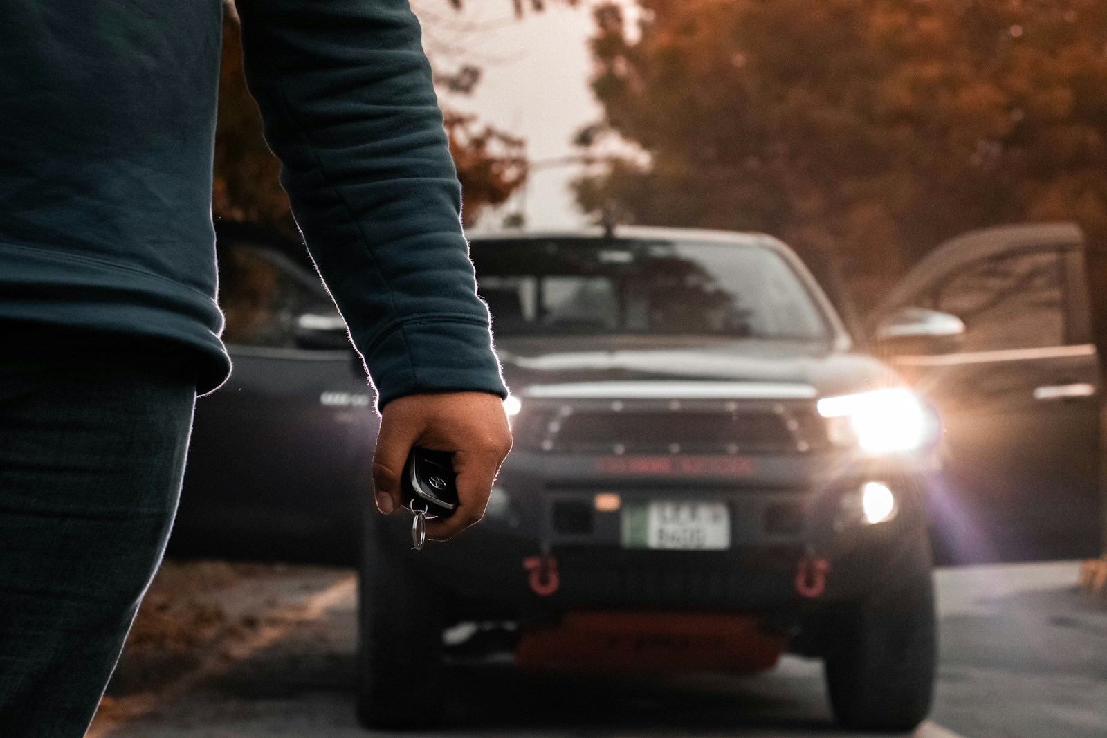 Dealership Sells A “One Owner” Truck, Then The Buyer Finds Accident Reports, Auction Photos, And A Salvage History Online