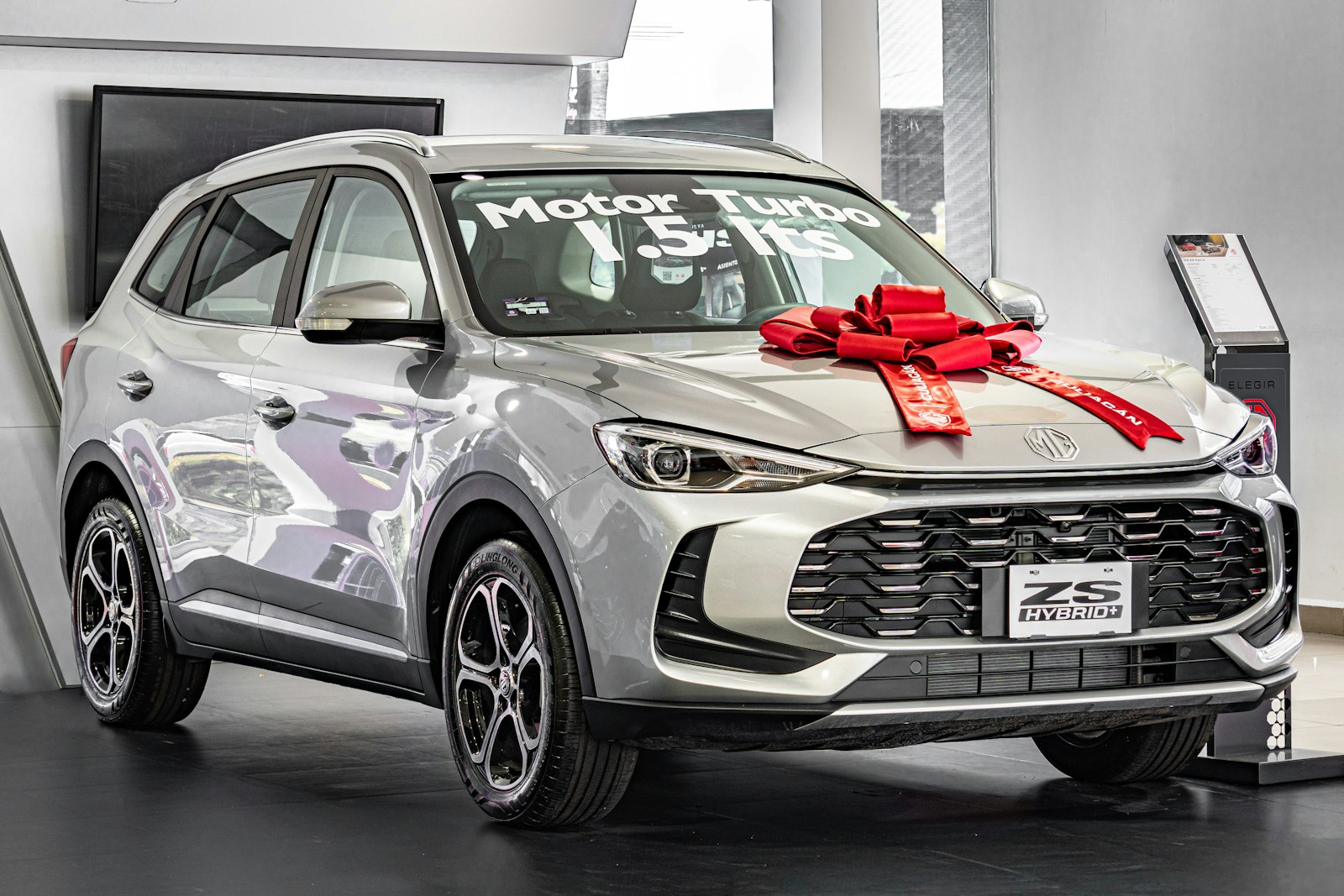 Husband Surprised His Wife With a “New” SUV for Her Birthday — She Pulled the CarFax in the Driveway and Discovered It Had Been Totaled Twice