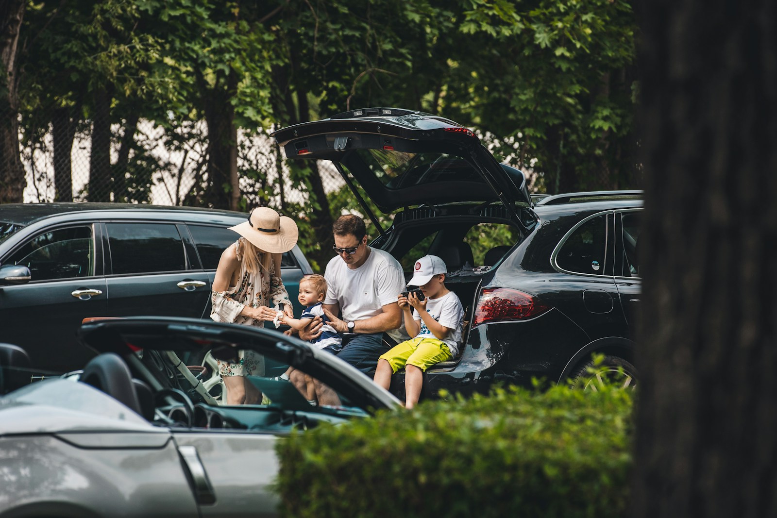 Couple Who Bought a Used Family Crossover Pulled the Trunk Trim and Saw a Pulled-Out Bumper Frame Cradle Held in by Two Bolts and Three Welds — The Title Said “Clean”