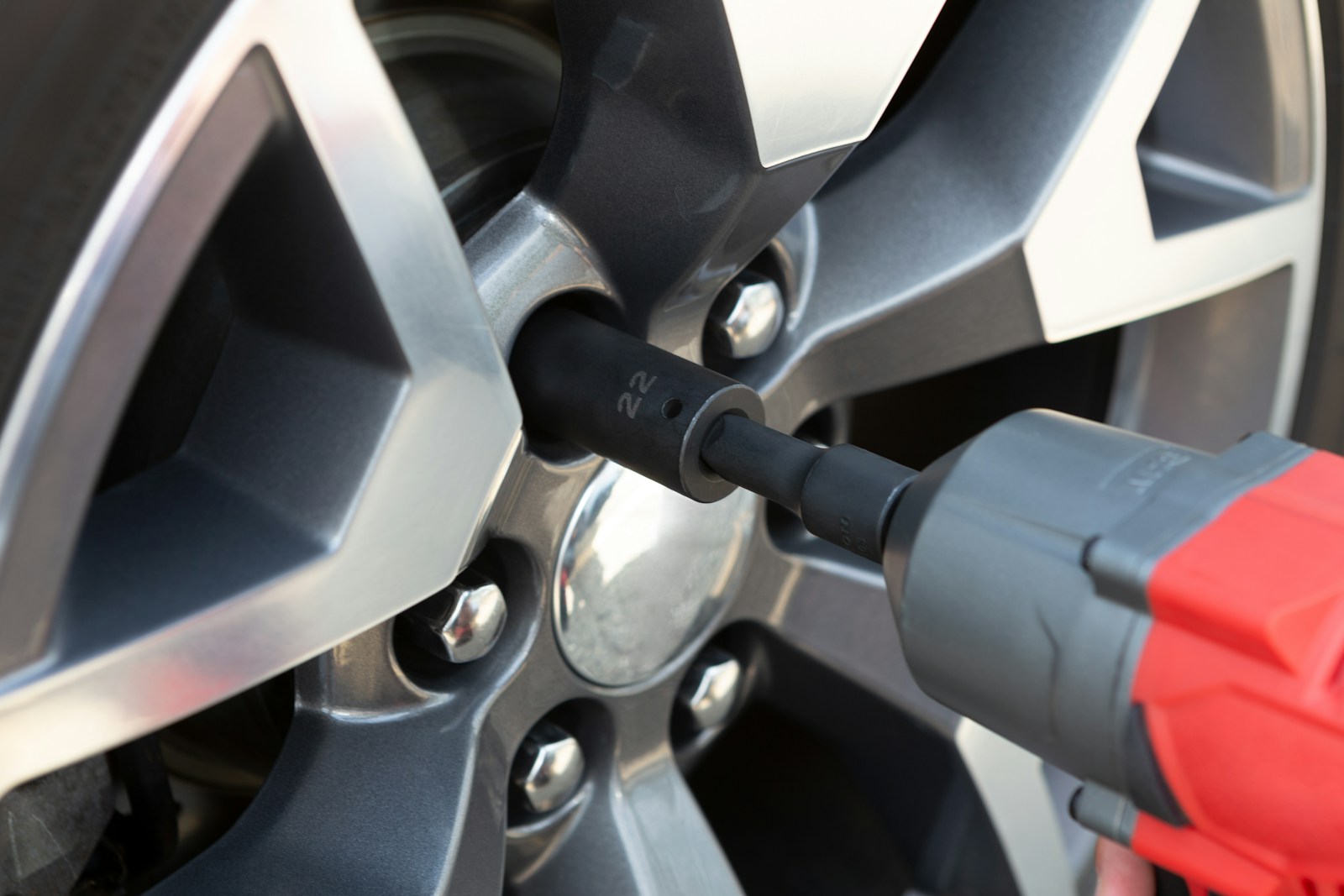 Tire Shop Leaves Her Lug Nuts Loose, Then Blames Her Driving When The Wheel Comes Off On The Highway With Her Kids In The Car