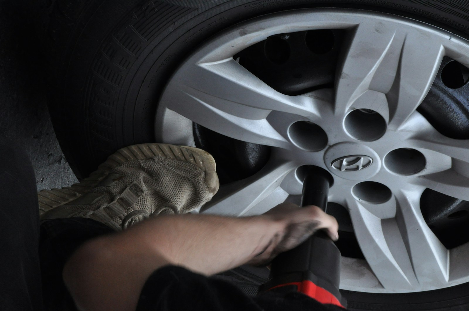 Tech Replacing a Wheel Bearing on a 2019 Ford Edge Forgot to Torque the Axle Nut — The Customer Heard a Loud Pop Pulling Onto the On-Ramp and the Wheel Came Off