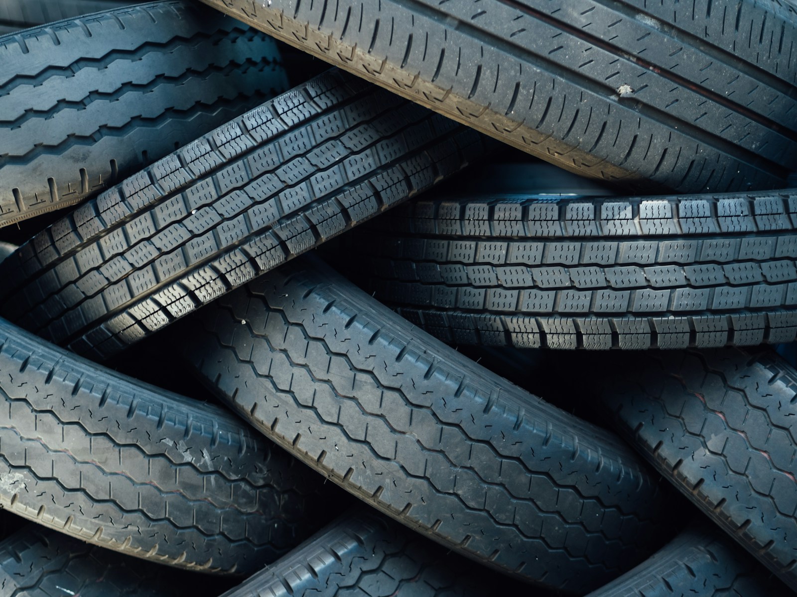Tire Shop Mounted a Used Tire on a Customer’s Sedan With a Patch From the Inside Already Showing Through — The Sidewall Let Go Inside a Week, the Customer’s Photo Got the Shop Sued