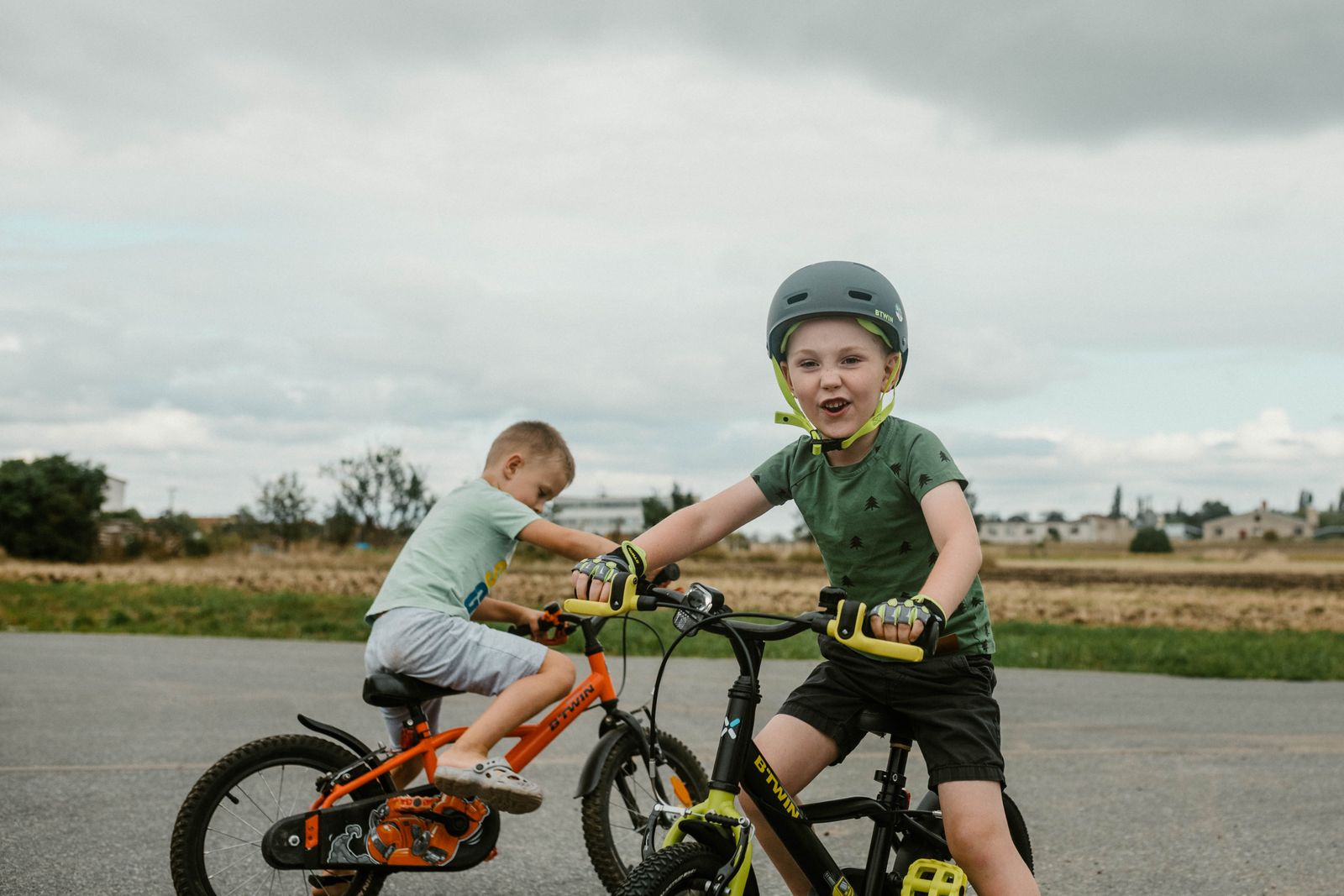 Woman Says Her Neighbor’s Kids Keep Smashing Bikes Into Her Car, Then Their Dad Threatens To Sue When She Installs Cameras