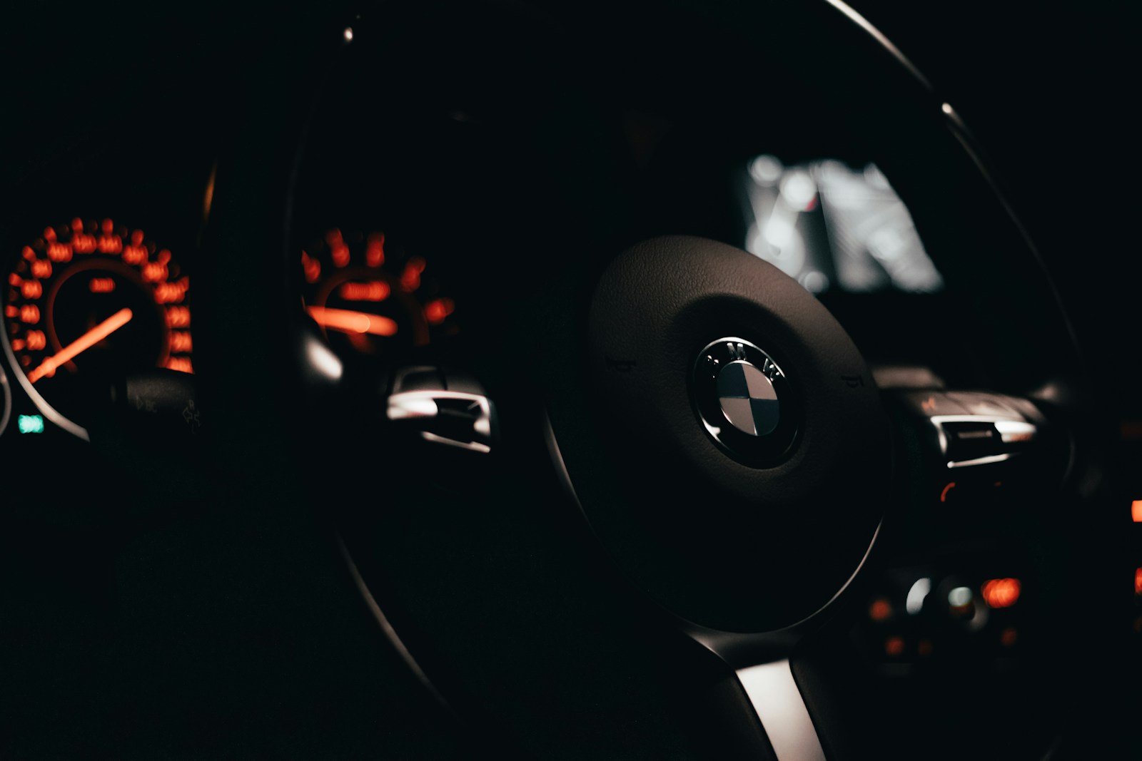 Man Says His “Budget-Friendly” BMW Became A Financial Trap After One Dashboard Light Turned Into Four Repair Bills